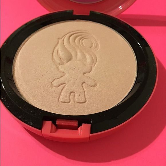 Mac TROLLS Limited Edition Face (Plat It Proper) Powder - Picture 5 of 6